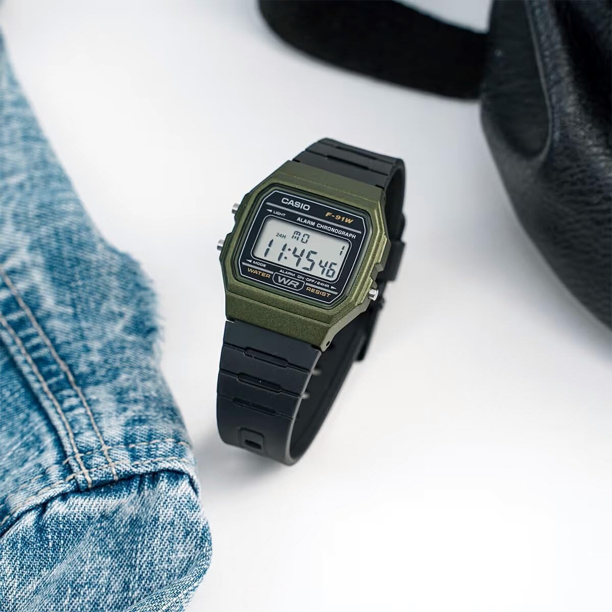 Casio F91W Series | Digital Watch | Water Resistant | LED Light | 1/100 SEC Stopwatch | Regular Time Keeping (HR, Min, SEC, PM, Date, Day) | Daily Alarm | Lightweight | 7 Year Battery