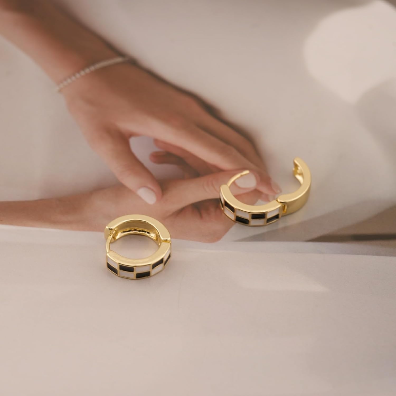 Chic Checker Small Hoop Cartilage Earrings Teacher Earrings for Women；White Black Enamel Hypoallergenic Hooped Gifts Gold and Silver tone