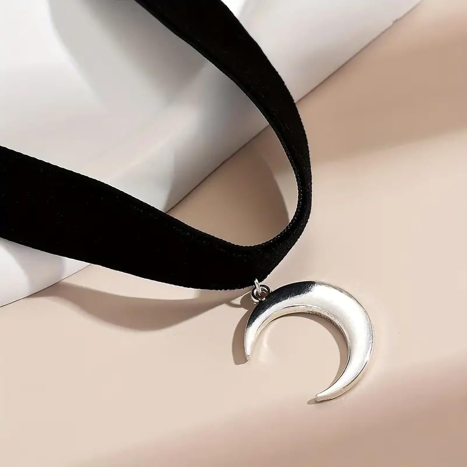 Fesciory Black Necklaces for Women, Adjustable Layered Velvet Leather Lace Collar Necklace, Goth Jewelry Gifts.