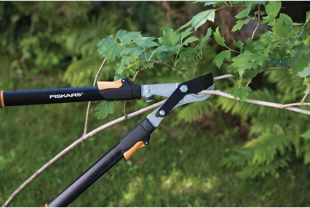 Fiskars 28-Inch Power-Lever Garden Bypass Lopper and Tree Trimmer, Sharp Precision-Ground Steel Blade for Cutting Branches up to 1.75-Inch Diameter