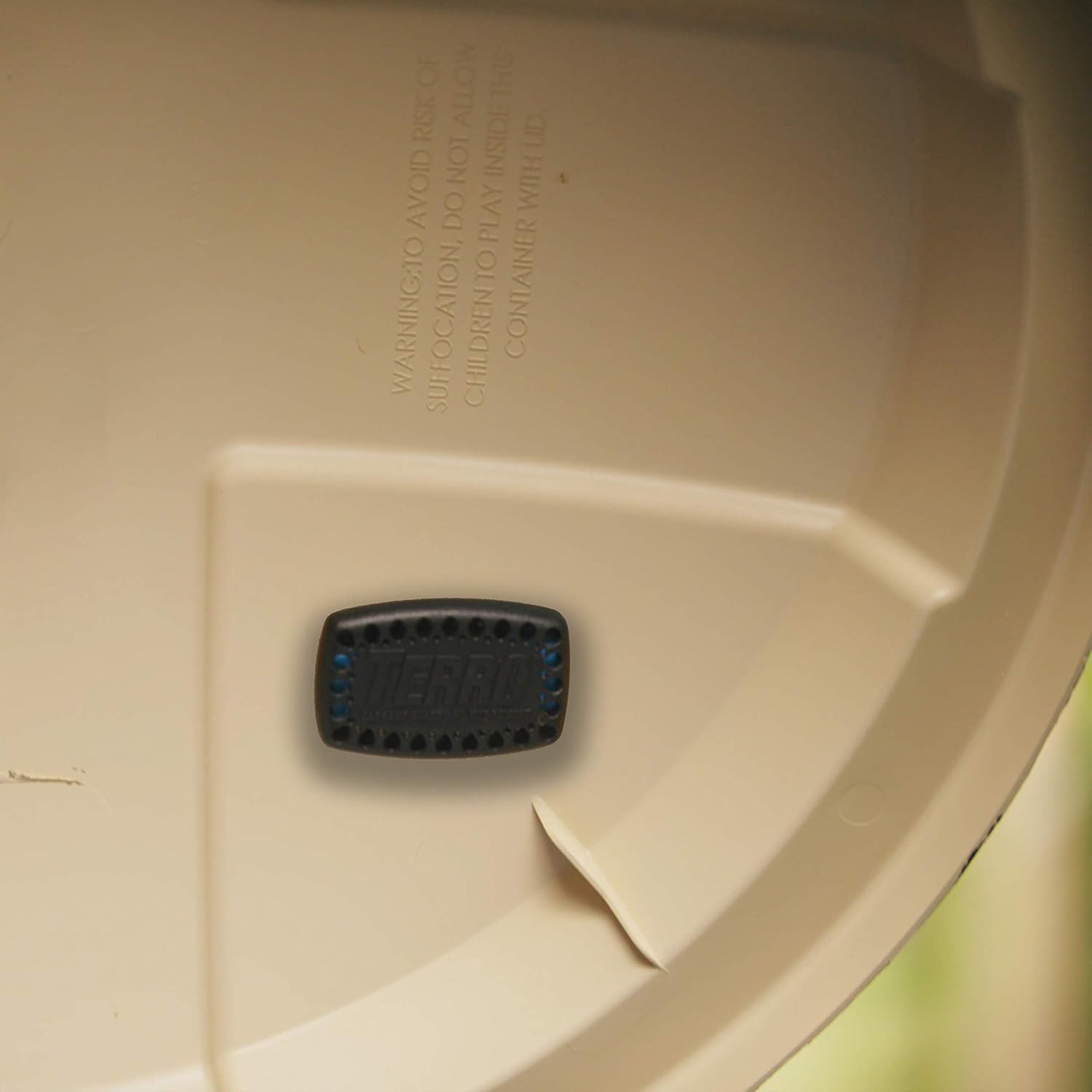 Terro T800 Garbage Guard Trash Can Insect Killer - Kills Flies, Roach, Maggots, Beetles, and Insects in Outdoor Garbage Can