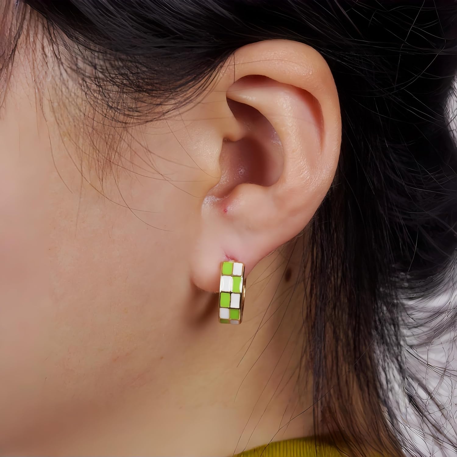 Chic Checker Small Hoop Cartilage Earrings Teacher Earrings for Women；White Black Enamel Hypoallergenic Hooped Gifts Gold and Silver tone