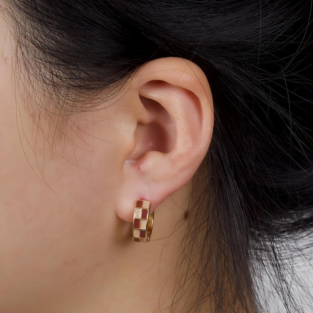 Chic Checker Small Hoop Cartilage Earrings Teacher Earrings for Women；White Black Enamel Hypoallergenic Hooped Gifts Gold and Silver tone