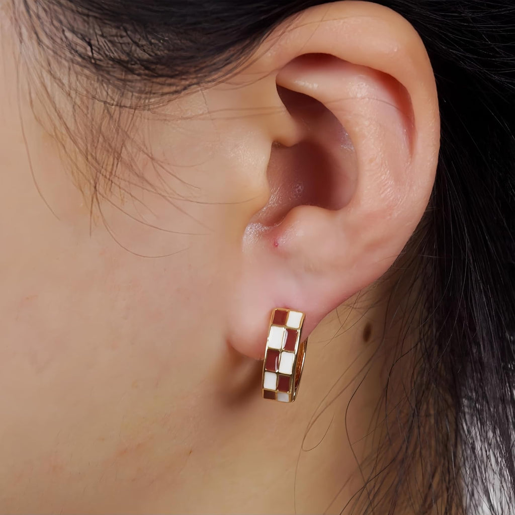Chic Checker Small Hoop Cartilage Earrings Teacher Earrings for Women；White Black Enamel Hypoallergenic Hooped Gifts Gold and Silver tone