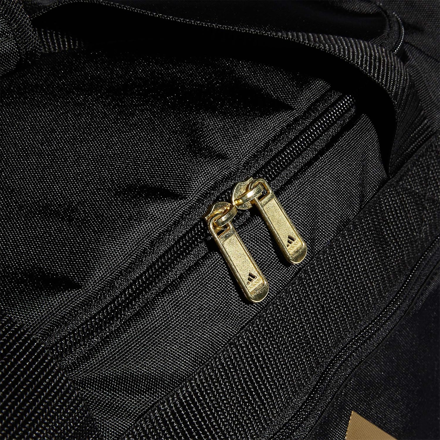 adidas Unisex Adult Defender 4.0 Gym Duffel Bag for Men and Women