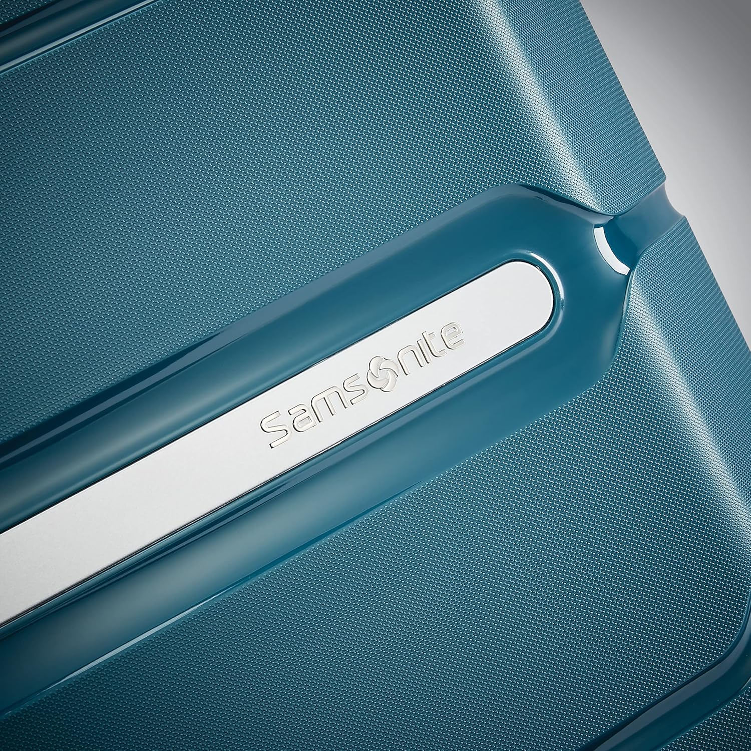 Samsonite Freeform Hardside Carry-On Luggage with Spinner Wheels - Hardshell Suitcase - TSA, Airline-Approved - Expandable Hard Shell, Smooth Rolling Wheels for Lightweight Travel - Navy